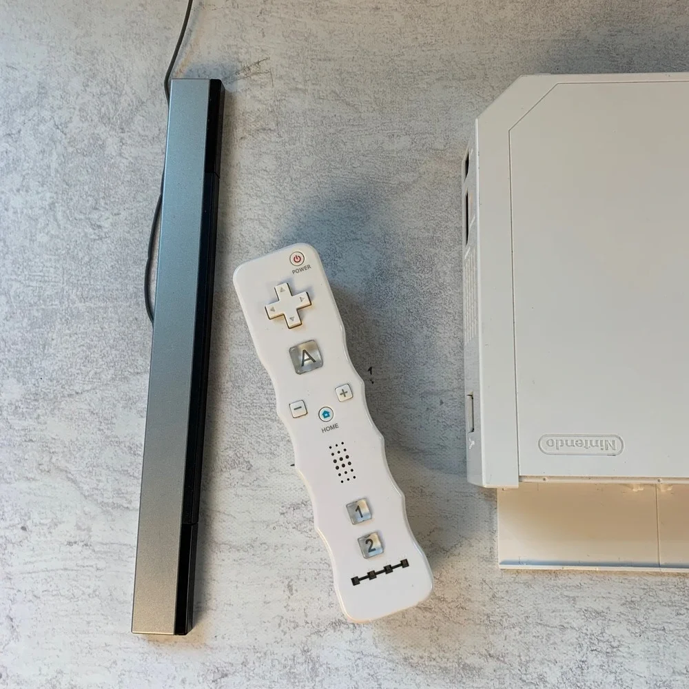 Nintendo Wii RVL-001 Console Bundle Remote Sensor Bar Untested No Power Cord
